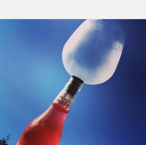 Guzzly Buddy / wine bottle glass